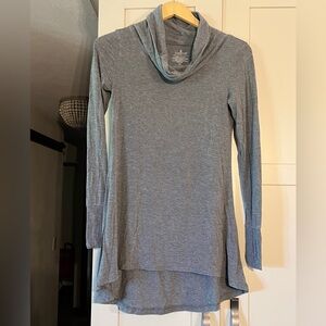 CuddlDuds heather gray, cowl type neck, longer in back, thumb holes top, size XS